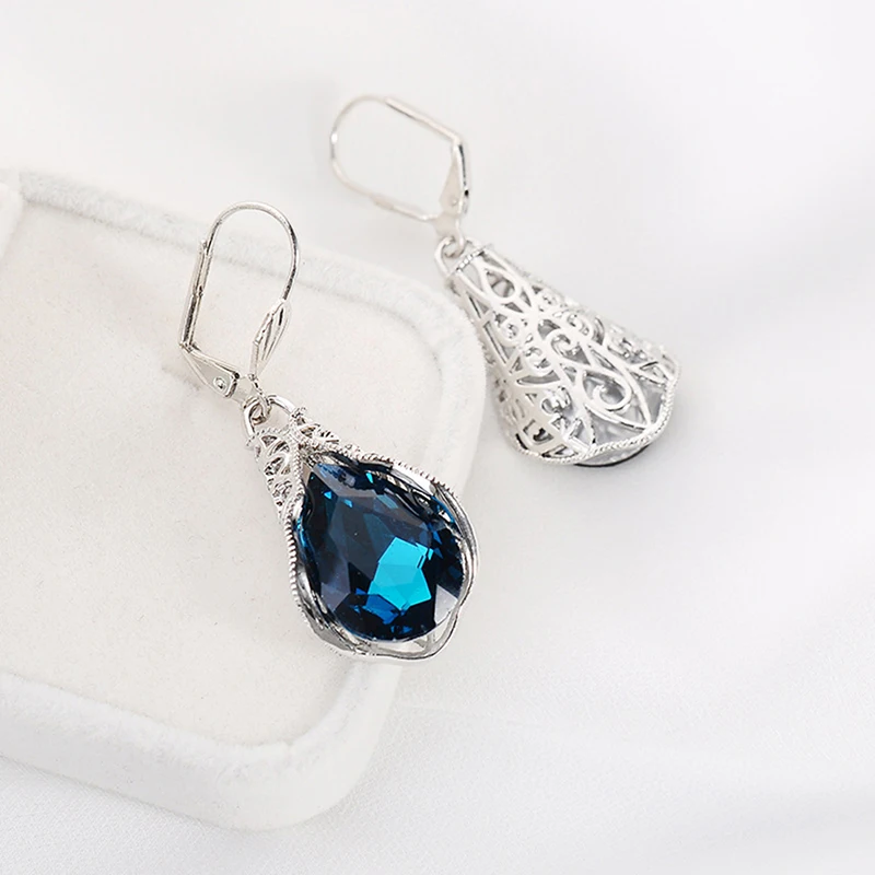 Women Blue Rhinestone Drop Earrings Crystal Dangle Earrings Fashion Wedding Jewelry 4.5*2.8cm
Women Blue Rhinestone Drop Earrings Crystal Dangle Earrings Fashion Wedding Jewelry 4.5*2.8cm