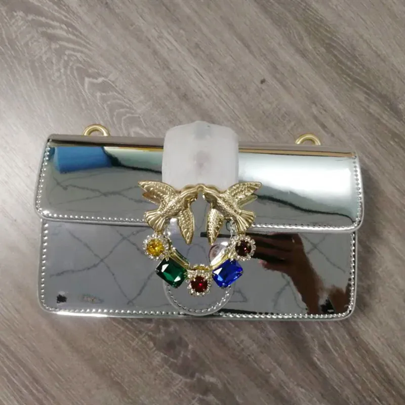 Gold Diamond Chain Strap Golden Glossy Genuine Leather Handbags 2021 NEW Fancy Diamond Rivet Pearl Chain Shoulder Messenger Bag
Gold Diamond Chain Strap Golden Glossy Genuine Leather Handbags 2021 NEW Fancy Diamond Rivet Pearl Chain Shoulder Messenger Bag