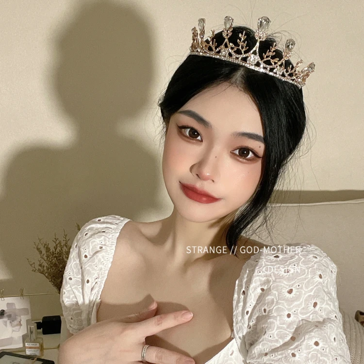 Crown Queen Princess tiara Bride tiara Children's super fairy photo birthday cake decorated with princess crystal tiara
Crown Queen Princess tiara Bride tiara Children's super fairy photo birthday cake decorated with princess crystal tiara