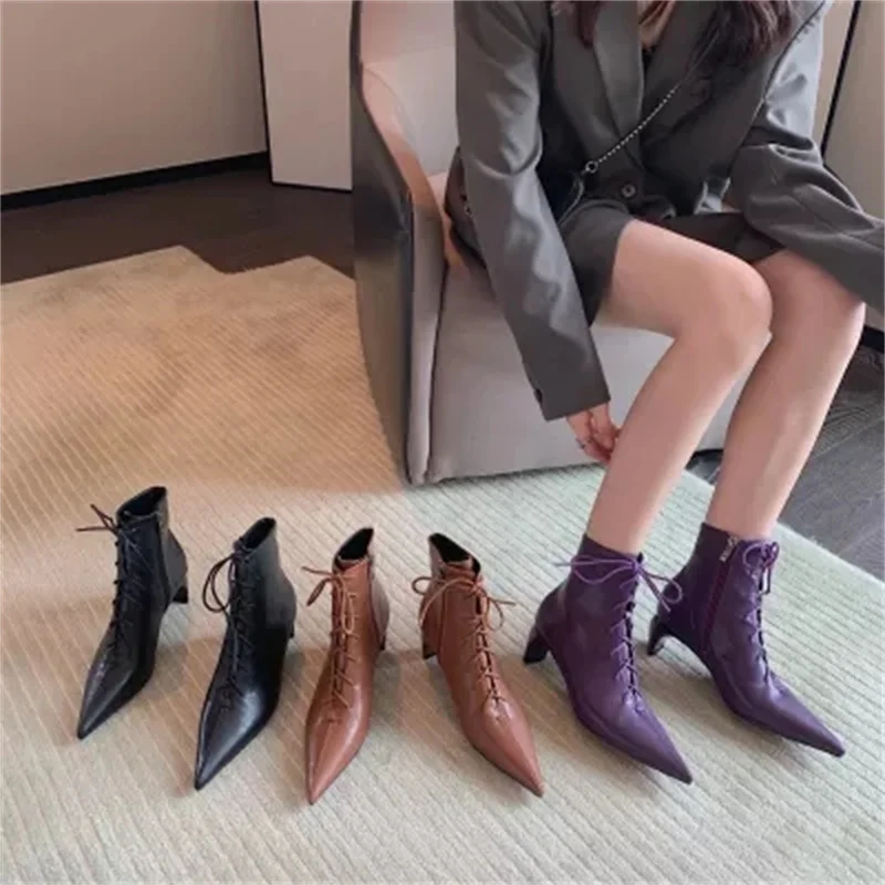 2021 autumn new fashion European and American style temperament pointed cross strap women's boots high-heeled short boots
2021 autumn new fashion European and American style temperament pointed cross strap women's boots high-heeled short boots