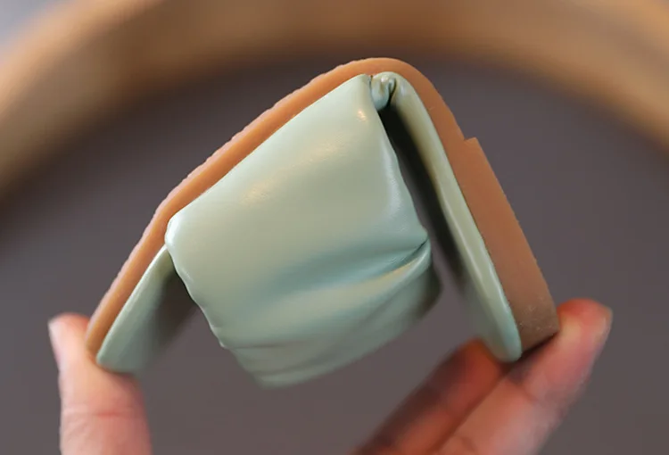 Girls Sandals Slides Kids Summer Beach Sandals Pleated Ruffles Princess Sweet Kids Slippers For Bath Swimming Indoor Outdoor New 
Girls Sandals Slides Kids Summer Beach Sandals Pleated Ruffles Princess Sweet Kids Slippers For Bath Swimming Indoor Outdoor New