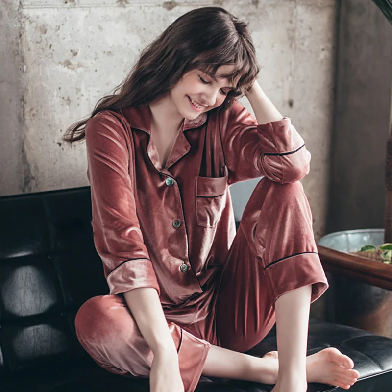 Yidanna Couple Pajamas Set Polyester Nightwear Long Sleeved Sleepwear Autumn and Winter Sleep Clothing Gold Velvet Nighties Suit
Yidanna Couple Pajamas Set Polyester Nightwear Long Sleeved Sleepwear Autumn and Winter Sleep Clothing Gold Velvet Nighties Suit