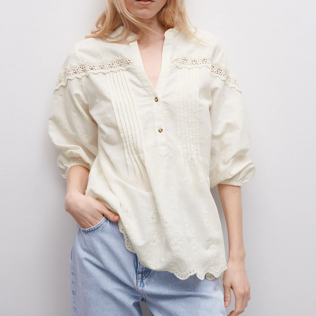 Jastie Womnen Shirt With Cutwork Embroidery Blouse Embroidery V-neck Pullover Shirt Casual Shirt Ladies Chic Tops Ropa
Jastie Womnen Shirt With Cutwork Embroidery Blouse Embroidery V-neck Pullover Shirt Casual Shirt Ladies Chic Tops Ropa