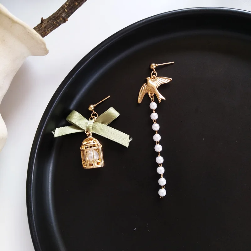 Trend Personality Korean Jewelry Fashion Asymmetric Bow Bird Cage Clip Earrings Women Girl's Imitation Pearl Tassel Accessories
Trend Personality Korean Jewelry Fashion Asymmetric Bow Bird Cage Clip Earrings Women Girl's Imitation Pearl Tassel Accessories