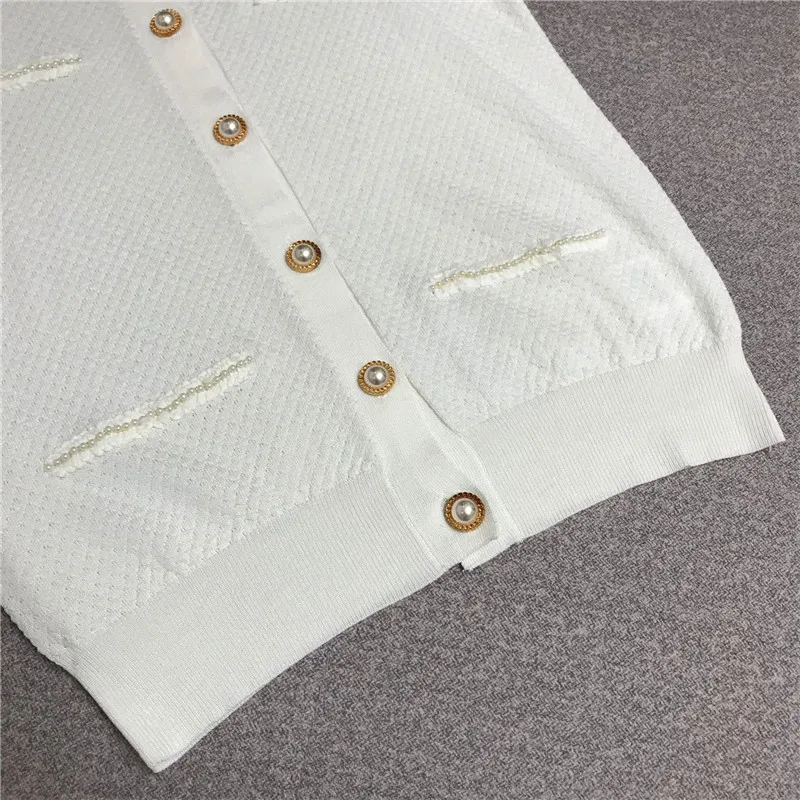 2020 Runway Designer Sweater t shirt Women Tees High Quality T-shirt O-neck Buttons Femme Elegant Hollow Out Tshirt Mujer
2020 Runway Designer Sweater t shirt Women Tees High Quality T-shirt O-neck Buttons Femme Elegant Hollow Out Tshirt Mujer