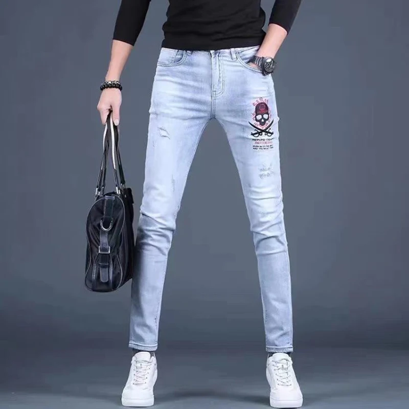 Мужские джинсы в корейской версии, джинсы стрейч высокого качества, джинсы с роскошной вышивкой, стильные сексуальные уличные джинсы;
Мужские джинсы в корейской версии, джинсы стрейч высокого качества, джинсы с роскошной вышивкой, стильные сексуальные уличные джинсы;