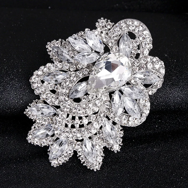 Luxury Female White Crystal Brooch Charm Silver Color Jewelry Brooch For Women Cute Geometry Zircon Pin Dress Coat Accessory 
Luxury Female White Crystal Brooch Charm Silver Color Jewelry Brooch For Women Cute Geometry Zircon Pin Dress Coat Accessory