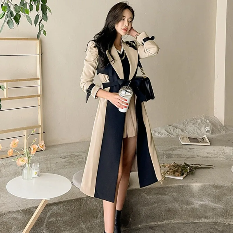 2021 Autumn winter Fashion Korean High End Temperament women Color Matching Belted Waist Windbreaker coat 
2021 Autumn winter Fashion Korean High End Temperament women Color Matching Belted Waist Windbreaker coat