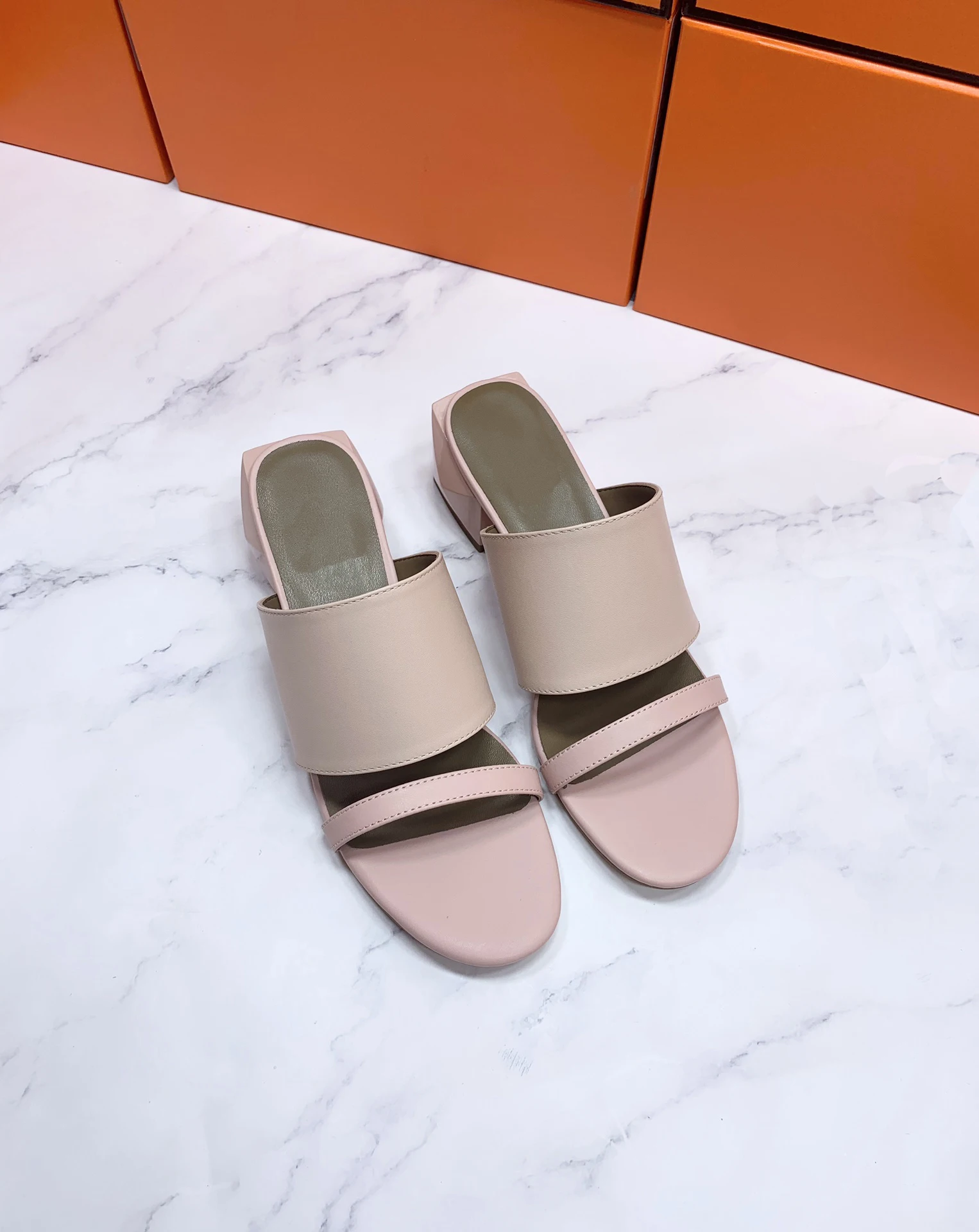 2021 summer new style European and American round head retro Baotou Roman Korean hollow low heel set foot sandals women's shoes
2021 summer new style European and American round head retro Baotou Roman Korean hollow low heel set foot sandals women's shoes