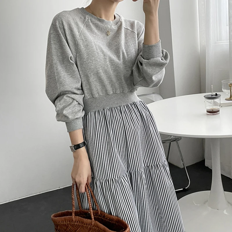 Korean Hoodies Patchwork Striped Long Dress Women O-Neck Long Sleeve Vintage Party Dress Harajuku Elegant Loose 2021 M105
Korean Hoodies Patchwork Striped Long Dress Women O-Neck Long Sleeve Vintage Party Dress Harajuku Elegant Loose 2021 M105
