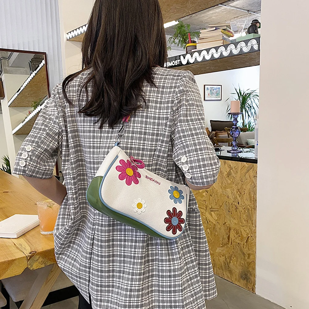 Retro Women Casual Flower Patchwork Hit Color Small Canvas Shoulder Underarm Bag Vintage Underarm Top Mini Handle Bag 
Retro Women Casual Flower Patchwork Hit Color Small Canvas Shoulder Underarm Bag Vintage Underarm Top Mini Handle Bag