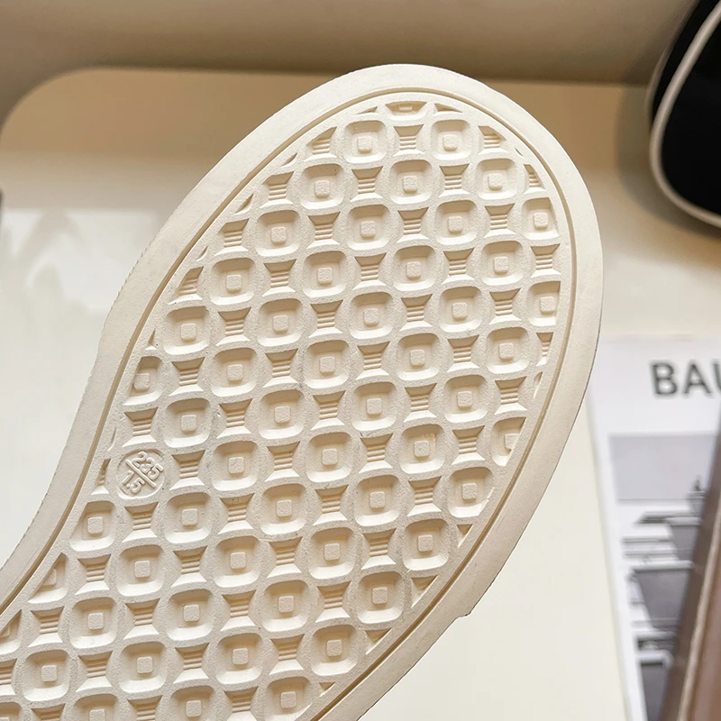 2021 new spring and summer personalized flat bottom soft women's casual shoes 1965
2021 new spring and summer personalized flat bottom soft women's casual shoes 1965