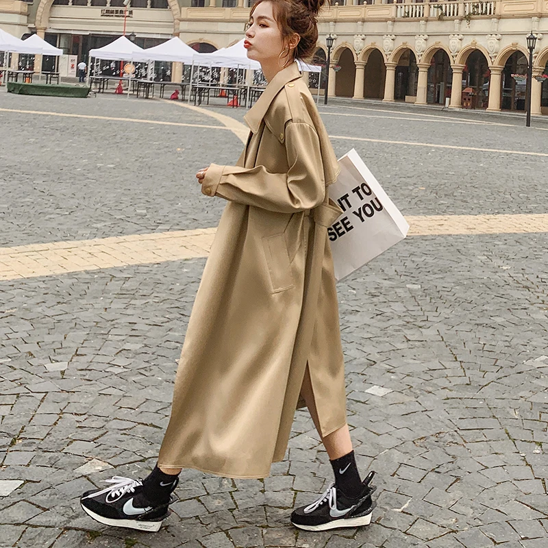 Women's Long Windbreaker Spring Autumn New Ladies Cloak Khaki Wear A Belt Satin Fabric High-end Cotton Lined Trench Coat Female
Women's Long Windbreaker Spring Autumn New Ladies Cloak Khaki Wear A Belt Satin Fabric High-end Cotton Lined Trench Coat Female