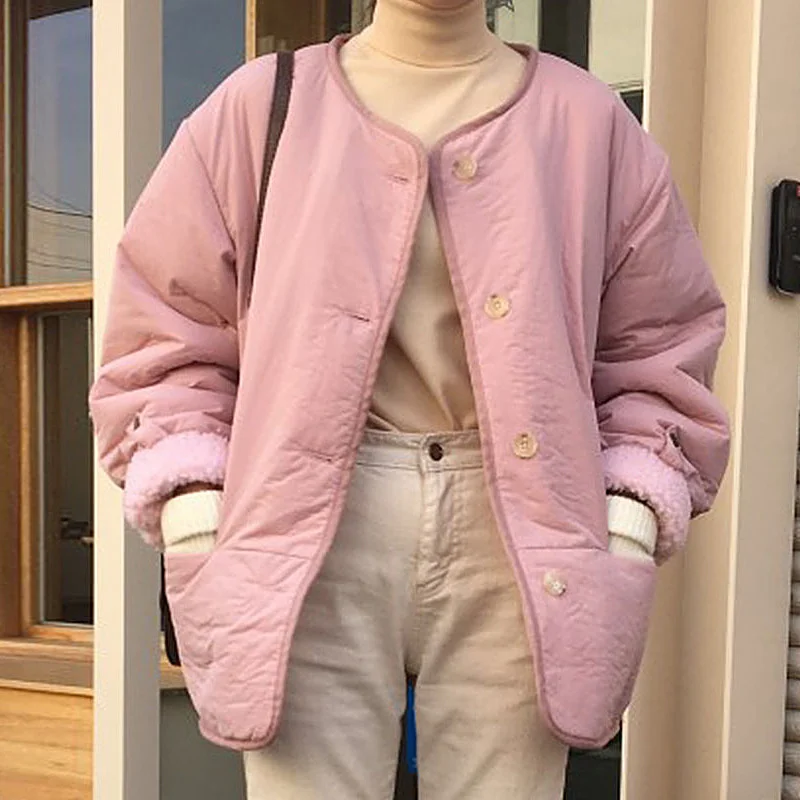 Корейский шикарный осенне-зимний Универсальный однобортный карман с круглым вырезом спереди и сзади для двух женщин Свободный теплый хлоп...
Корейский шикарный осенне-зимний Универсальный однобортный карман с круглым вырезом спереди и сзади для двух женщин Свободный теплый хлоп...