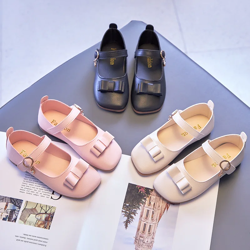 Кожаные туфли для девочек, Новинка осени 2021, однотонные туфли на мягкой подошве, обувь принцессы, детские туфли на мягком квадратном каблуке... 
Кожаные туфли для девочек, Новинка осени 2021, однотонные туфли на мягкой подошве, обувь принцессы, детские туфли на мягком квадратном каблуке...