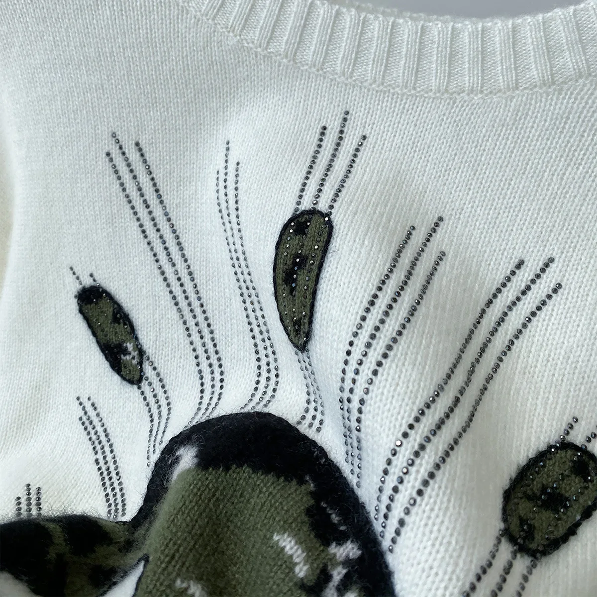 100% Cashmere Women Sweater 2021 Skull Pattern Rhinestone Cashmere Pullover Sweater
100% Cashmere Women Sweater 2021 Skull Pattern Rhinestone Cashmere Pullover Sweater