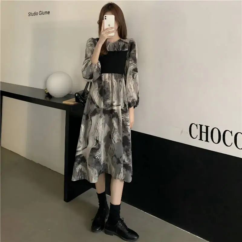 Autumn 2022 new soft women's style long skirt Korean retro sewing round neck spot tie dye long sleeve temperament large dress
Autumn 2022 new soft women's style long skirt Korean retro sewing round neck spot tie dye long sleeve temperament large dress