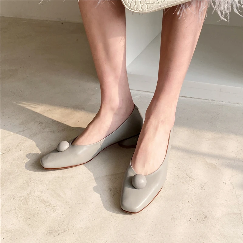 CONASCO 2021 Spring Summer Fashion Concise Women Pumps Genuine Leather Shallow Low Heels Basic Shoes Woman Casual New Arrival
CONASCO 2021 Spring Summer Fashion Concise Women Pumps Genuine Leather Shallow Low Heels Basic Shoes Woman Casual New Arrival