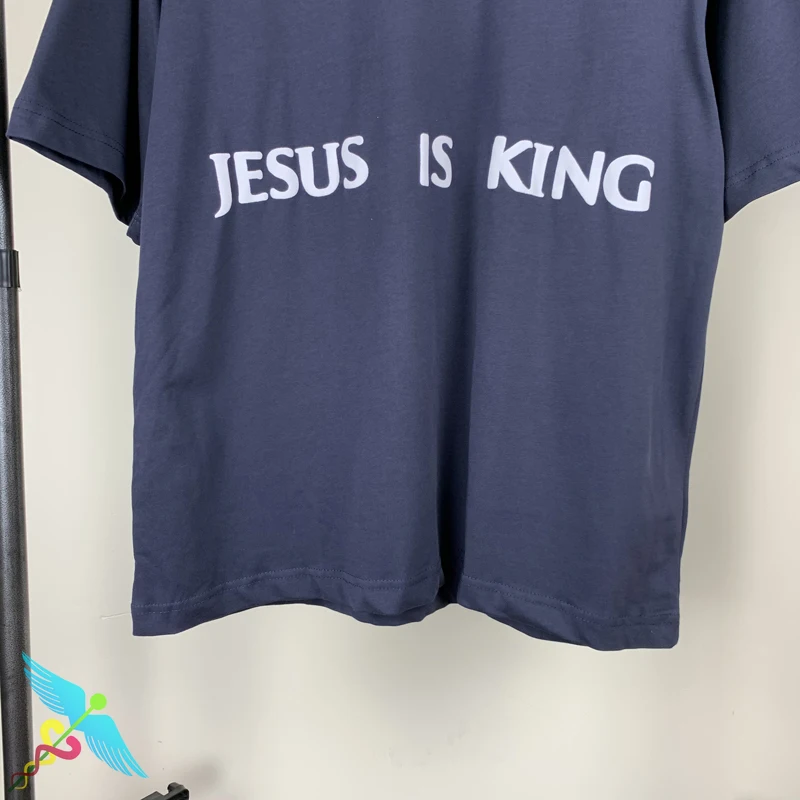 Kanye West JESUS IS KING T-Shirt Men Women Hip Hop Oversized Letter Oil paint Print Casual High Quality O-Neck Streetwear Tee
Kanye West JESUS IS KING T-Shirt Men Women Hip Hop Oversized Letter Oil paint Print Casual High Quality O-Neck Streetwear Tee