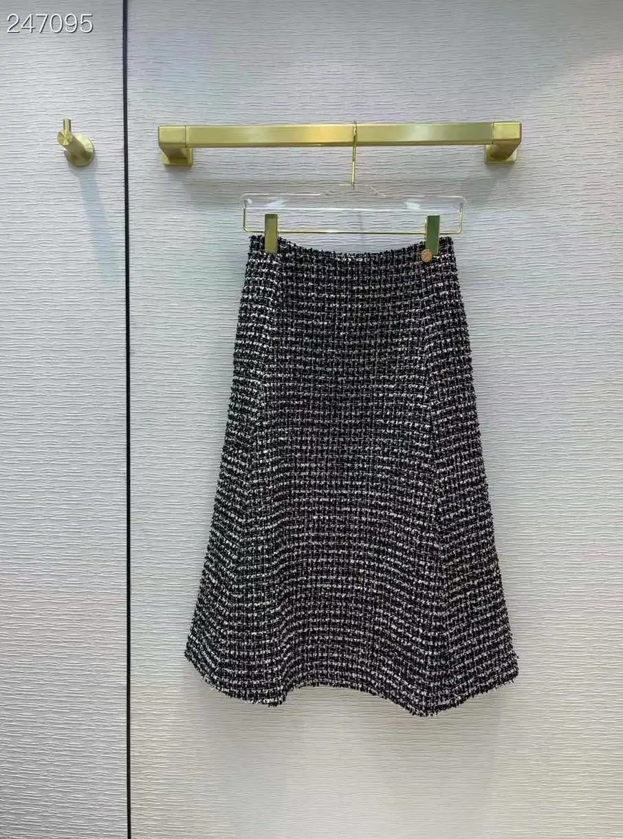 Fyion Runway Fashion Women Plaid Print Skirt 2021 Autumn Winter High Quality Tweed Midi Elegant Party Skirt
Fyion Runway Fashion Women Plaid Print Skirt 2021 Autumn Winter High Quality Tweed Midi Elegant Party Skirt