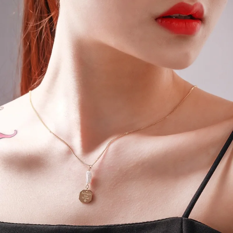 2020 New Trendy Geometric Tag Necklace for Women Imitation Pearl Memorial Letter Pendant Necklace Party Female Jewellery
2020 New Trendy Geometric Tag Necklace for Women Imitation Pearl Memorial Letter Pendant Necklace Party Female Jewellery
