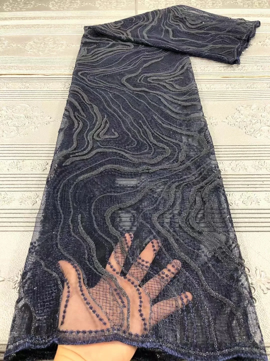 2021 Latest African Mesh Lace Fabric With Sequins Soft Nigerian French Tulle Lace Fabric 5Yards Wedding Material
2021 Latest African Mesh Lace Fabric With Sequins Soft Nigerian French Tulle Lace Fabric 5Yards Wedding Material