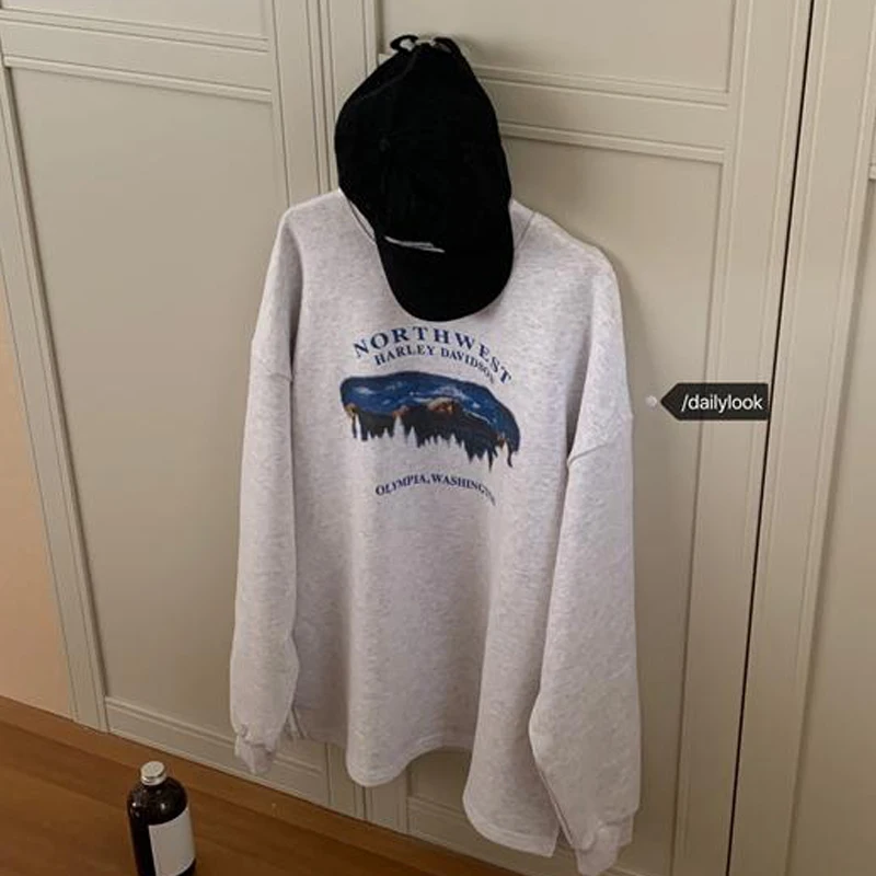 2020 autumn new Korean version of the trend of loose long-sleeved printed thin sweatershirts women's thin round neck tops
2020 autumn new Korean version of the trend of loose long-sleeved printed thin sweatershirts women's thin round neck tops