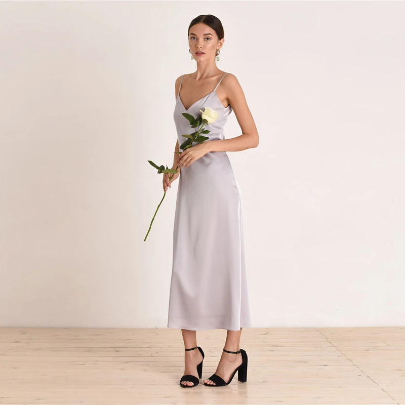 Sexy V Neck Spaghetti Strap Stain Dress Women Backless Party Dress Spring Autumn New Elegant Fashion Solid Homewear Midi Dress
Sexy V Neck Spaghetti Strap Stain Dress Women Backless Party Dress Spring Autumn New Elegant Fashion Solid Homewear Midi Dress