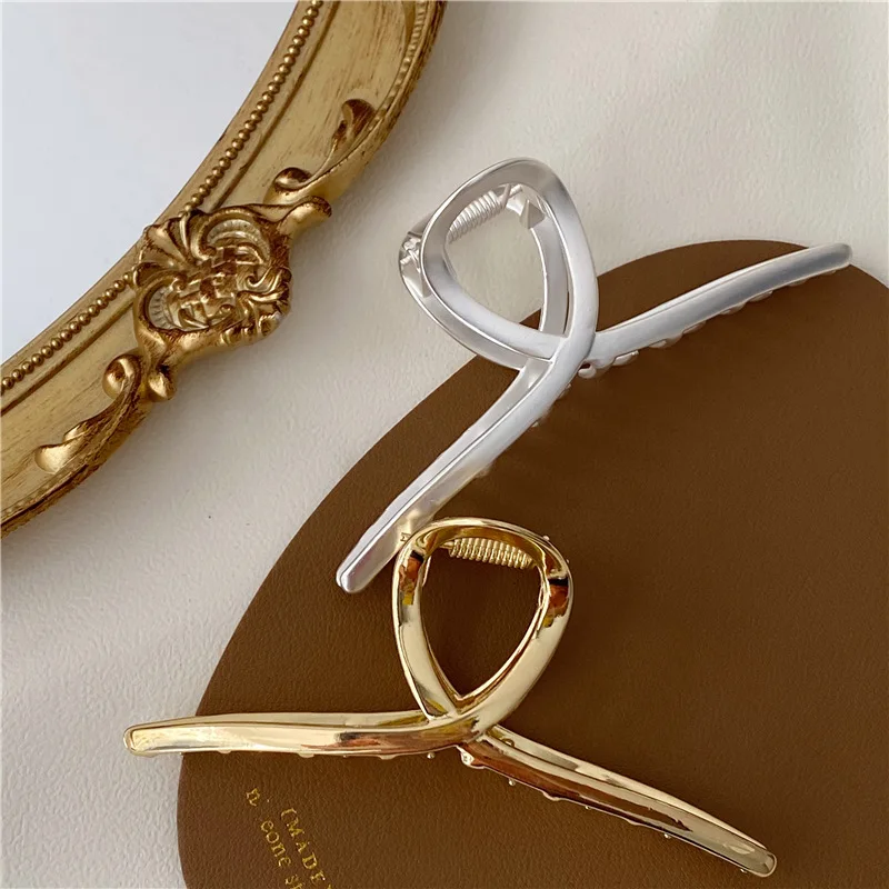 2021 New Korean Vintage Design Geometric Chain Cross Distortion Metal Hair Clip Hair Accessories for Women
2021 New Korean Vintage Design Geometric Chain Cross Distortion Metal Hair Clip Hair Accessories for Women