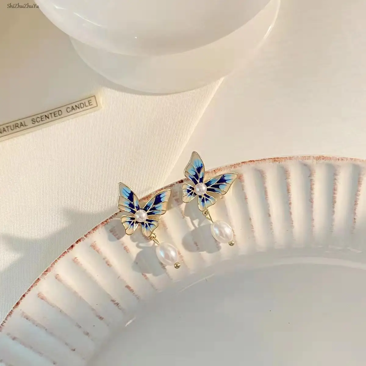 French retro butterfly pearl earrings elegant sweet blue gradient ear clip hypoallergenic ladies party jewelry 925 silver needle
French retro butterfly pearl earrings elegant sweet blue gradient ear clip hypoallergenic ladies party jewelry 925 silver needle
