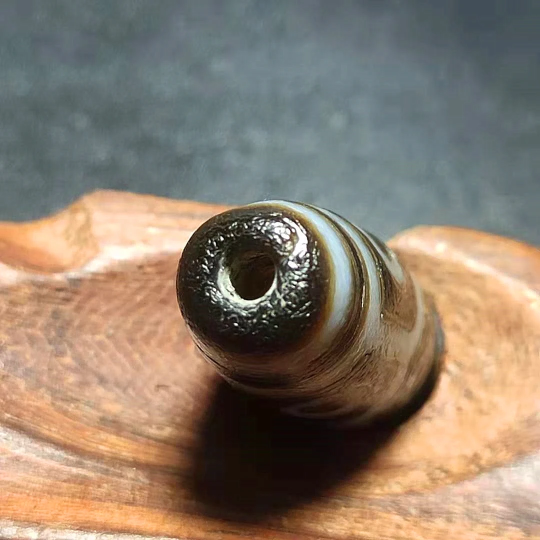 Tibet 12*36mm Agate Inlaid S925 Line DZI Beads Black/White Tortoiseshell 6 eyes Totem Amulet Jewelry DIY Free Shipping 
Tibet 12*36mm Agate Inlaid S925 Line DZI Beads Black/White Tortoiseshell 6 eyes Totem Amulet Jewelry DIY Free Shipping