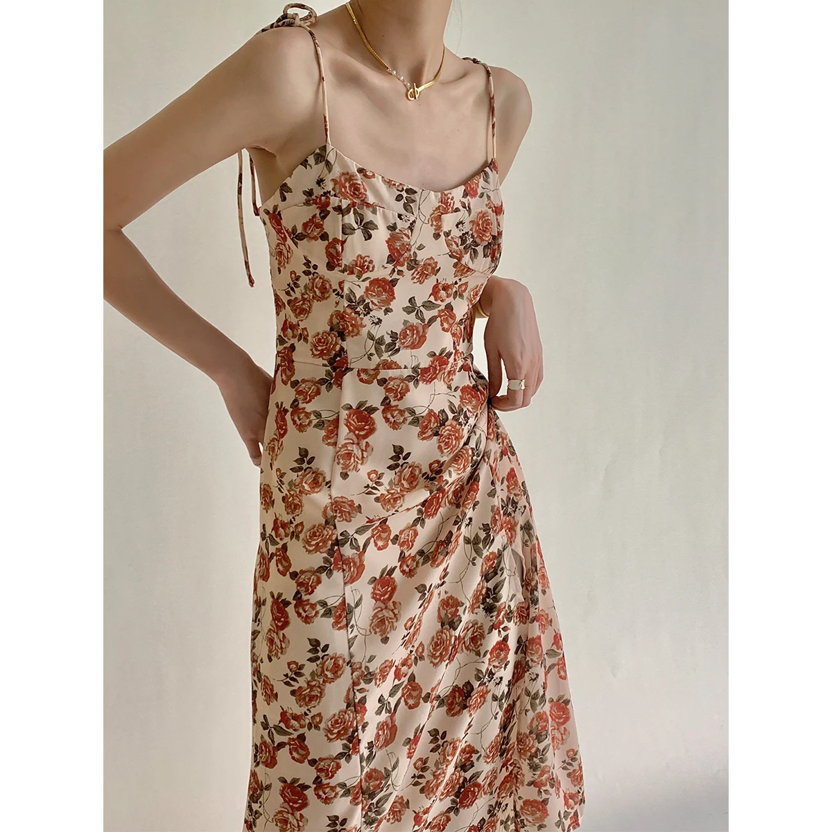 HESAPP French floral dress female summer vestidos temperament self-cultivation robe beach vacation style split sling midi dress
HESAPP French floral dress female summer vestidos temperament self-cultivation robe beach vacation style split sling midi dress