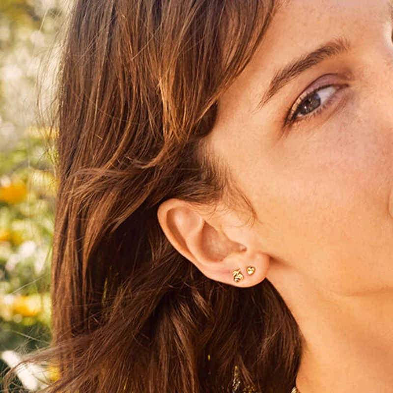 CUTEECO 2019 Love And Small Bee Stud Earrings Fashion Cute Gold Color Enamel Animal Earrings For Women Jewelry
CUTEECO 2019 Love And Small Bee Stud Earrings Fashion Cute Gold Color Enamel Animal Earrings For Women Jewelry