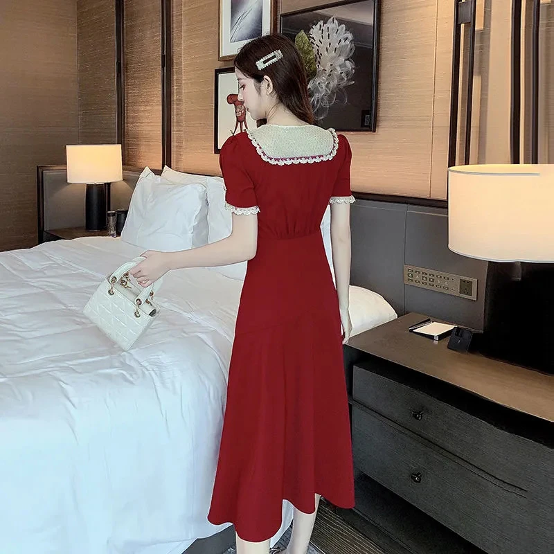 Elegant Lace Edge Peter Pan Collar Buttons Party Dress Vintage High Waist Side Split A-line Midi Dress Summer Slim Office Dress
Elegant Lace Edge Peter Pan Collar Buttons Party Dress Vintage High Waist Side Split A-line Midi Dress Summer Slim Office Dress