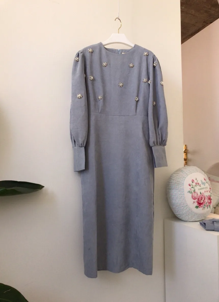 Chic Spring New Women Retro Corduroy Belt Dress Female Casual Autumn Vintage Elegant Pearl Beads Party Calf-length Dresses
Chic Spring New Women Retro Corduroy Belt Dress Female Casual Autumn Vintage Elegant Pearl Beads Party Calf-length Dresses