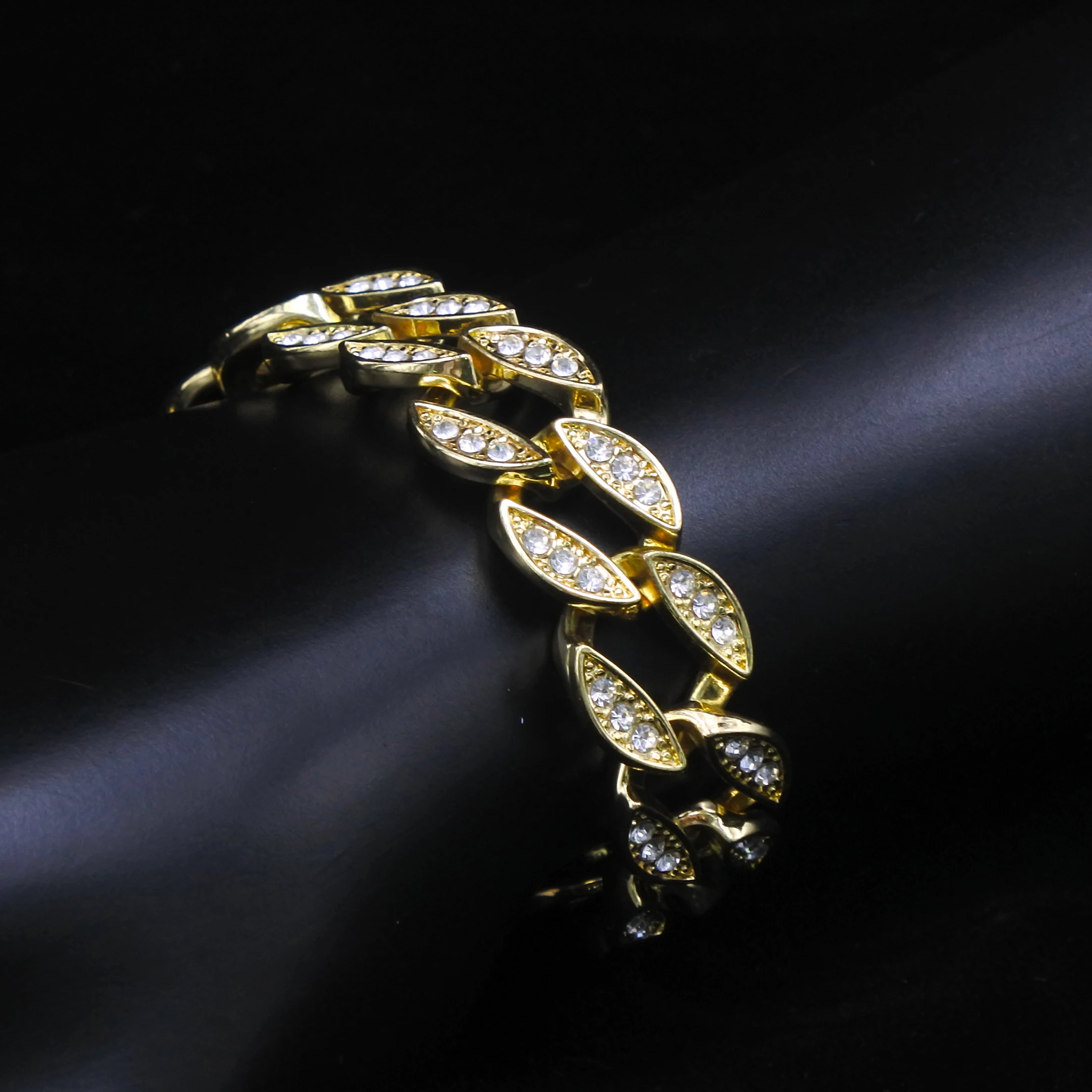 Fashion 16MM Gold Silver Color Cuban Link Chain Necklace Men's Women Bracelet Iced Out Bling Rapper Hip Hop Choker Jewelry Gift
Fashion 16MM Gold Silver Color Cuban Link Chain Necklace Men's Women Bracelet Iced Out Bling Rapper Hip Hop Choker Jewelry Gift