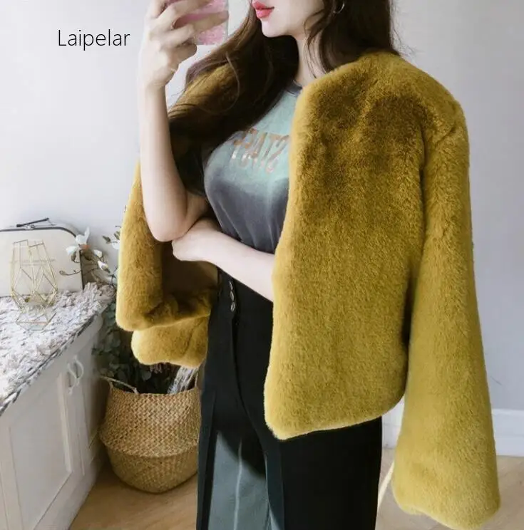 2020 короткая теплая куртка из искусственного меха женская зимняя шуба из искусственного лисьего меха женская теплая шуба из искусственного ...
2020 короткая теплая куртка из искусственного меха женская зимняя шуба из искусственного лисьего меха женская теплая шуба из искусственного ...