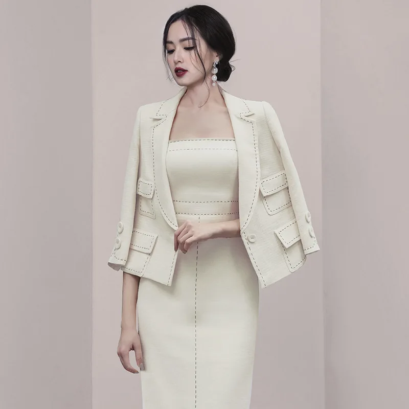 2020 winter new fashion women's wear small fragrance LAPEL SUIT medium length dress suit women's wear
2020 winter new fashion women's wear small fragrance LAPEL SUIT medium length dress suit women's wear