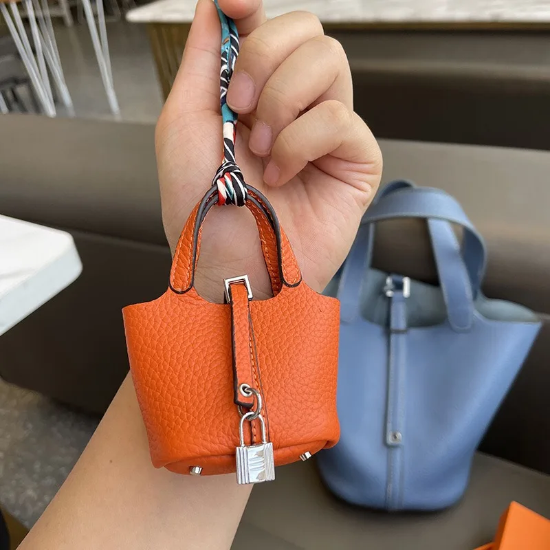 Fashion Brand Genuine Cow Leather Bag Charm Luxury Mini Picotin Lock Charm Togo Leather Keychains Handbag Pendant Hot Sale 
Fashion Brand Genuine Cow Leather Bag Charm Luxury Mini Picotin Lock Charm Togo Leather Keychains Handbag Pendant Hot Sale