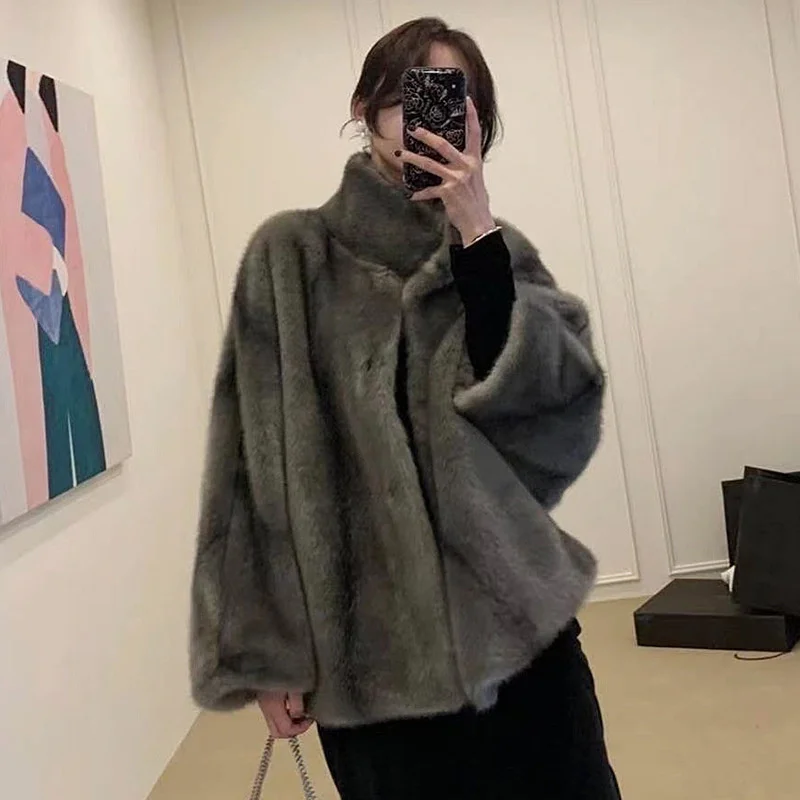 Korean Chic Autumn and Winter Temperament High Neck Loose and Versatile Plush Bubble Sleeve Thickened Warm Coat Women's Top
Korean Chic Autumn and Winter Temperament High Neck Loose and Versatile Plush Bubble Sleeve Thickened Warm Coat Women's Top