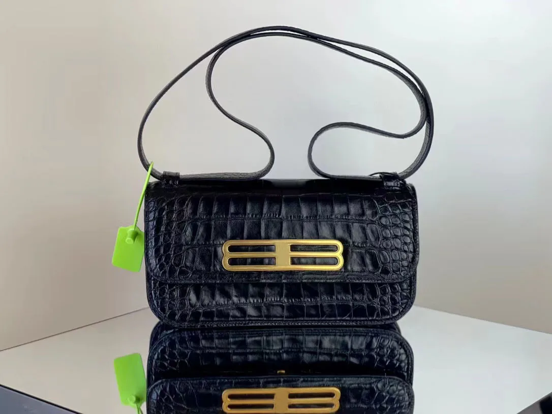 New Luxury Brand Design in Autumn And Winter 2021 Women's Crocodile Casual Style, 100% Leather Black One Shoulder Messenger Bag
New Luxury Brand Design in Autumn And Winter 2021 Women's Crocodile Casual Style, 100% Leather Black One Shoulder Messenger Bag