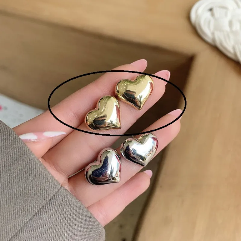 New Fashion Metal Love Heart Shape Women's Birthday Gift Stud Earrings Simple Personality Jewelry Earrings Wholesale
New Fashion Metal Love Heart Shape Women's Birthday Gift Stud Earrings Simple Personality Jewelry Earrings Wholesale