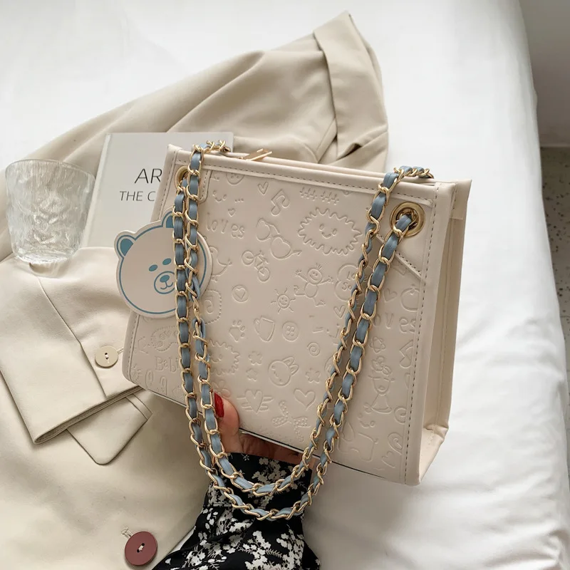 Large capacity 2022 spring new female bag wild chain one shoulder messenger bag underarm tote bag handbag
Large capacity 2022 spring new female bag wild chain one shoulder messenger bag underarm tote bag handbag