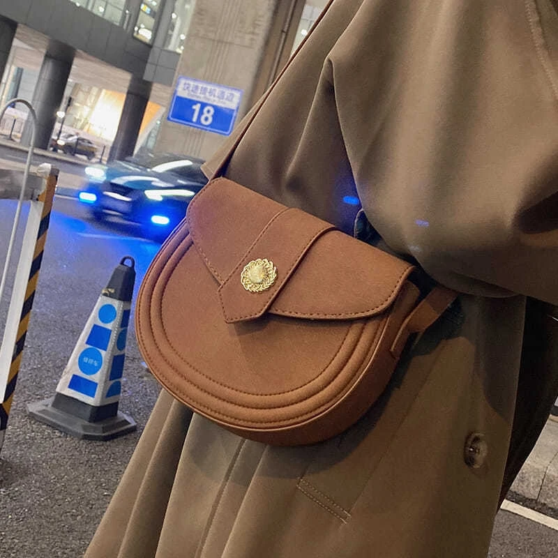 Women Bag Shoulder Bag Saddle Crossbody Bag Female Handbag Purse Retro PU Leather Texture Matte Fashion 2021 New Trend Simple
Women Bag Shoulder Bag Saddle Crossbody Bag Female Handbag Purse Retro PU Leather Texture Matte Fashion 2021 New Trend Simple
