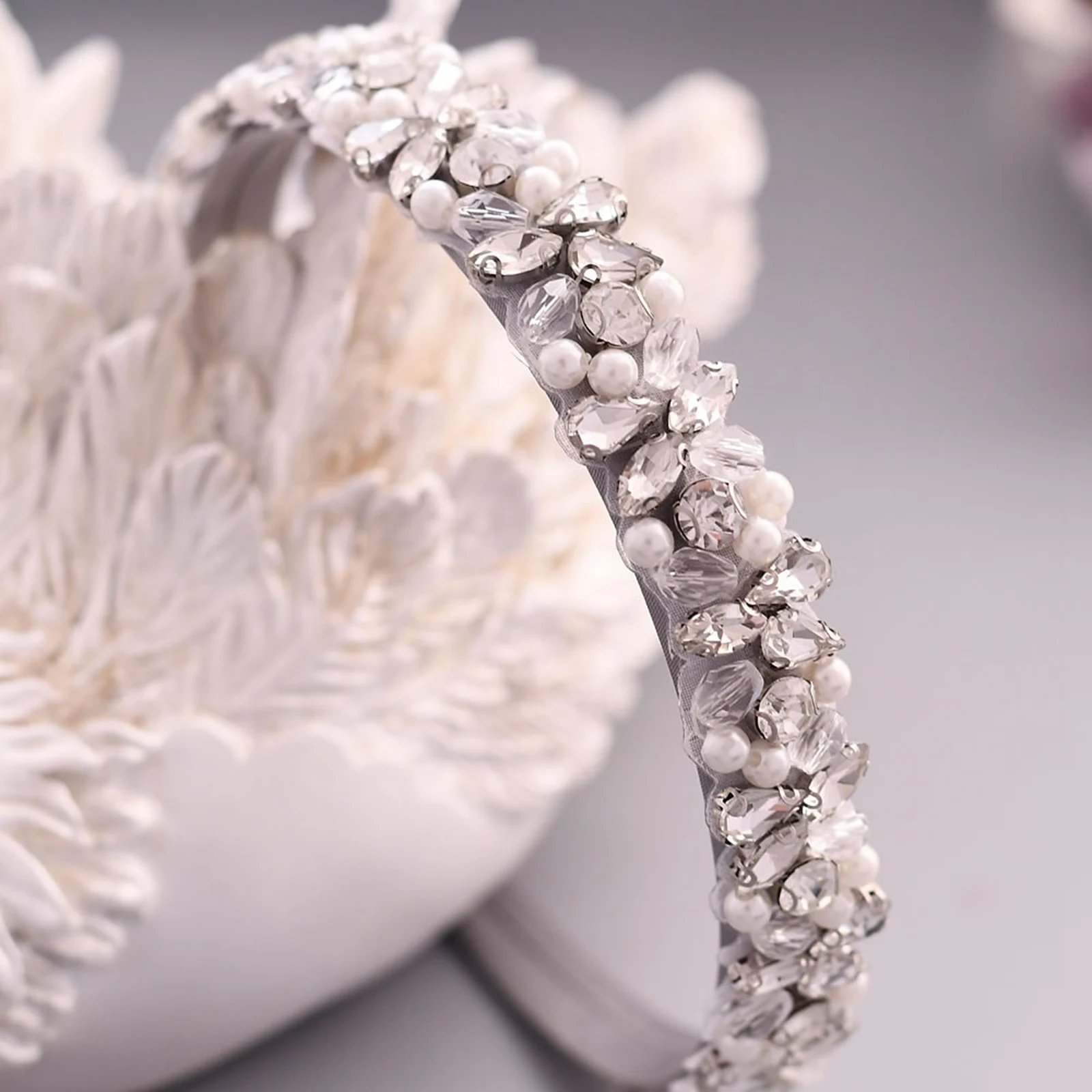 Fashion Jewelry Baroque Hair Band Crystal Beaded Baroque Headband Rhinestone Headband Bride Hair Tiara Designer Bridal Crown
Fashion Jewelry Baroque Hair Band Crystal Beaded Baroque Headband Rhinestone Headband Bride Hair Tiara Designer Bridal Crown