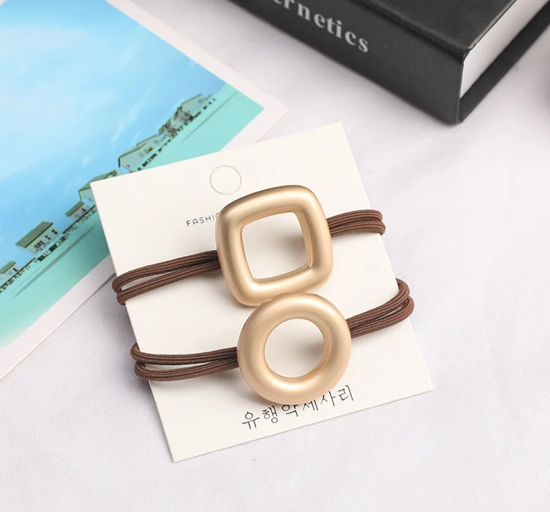 Новинка 2021 элегантная простая Милая модная металлическая круглая квадратная резинка для волос в Корейском стиле женские модные аксессуары...
Новинка 2021 элегантная простая Милая модная металлическая круглая квадратная резинка для волос в Корейском стиле женские модные аксессуары...