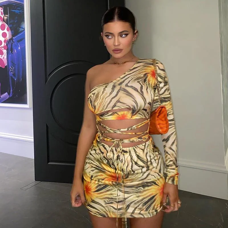 Sexy Dress Women Floral Print Vintage Party Dresses One Shoulder High Waist Bandage Short Dresses Female Hollow Out Ladies Dress
Sexy Dress Women Floral Print Vintage Party Dresses One Shoulder High Waist Bandage Short Dresses Female Hollow Out Ladies Dress
