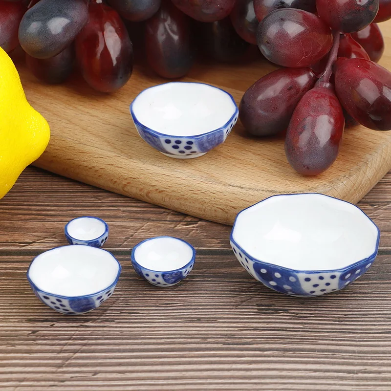 5Pcs Dollhouse Miniature Funiture Blue And White Ceramics Rice Bowls Classic Kitchen Pretend Play Toys for Children Kids Gift
5Pcs Dollhouse Miniature Funiture Blue And White Ceramics Rice Bowls Classic Kitchen Pretend Play Toys for Children Kids Gift