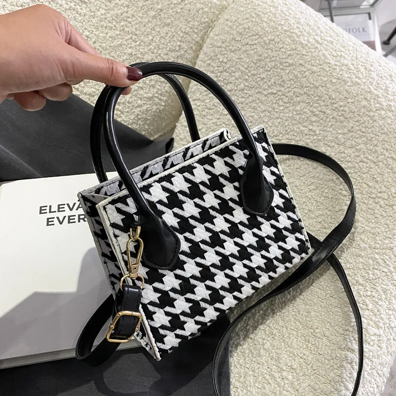 Retro Plaid Small Crossbody Handbag Totes Women Casual PU Leather Shoulder Purse Female Portable Travel Messenger Top-handle Bag
Retro Plaid Small Crossbody Handbag Totes Women Casual PU Leather Shoulder Purse Female Portable Travel Messenger Top-handle Bag