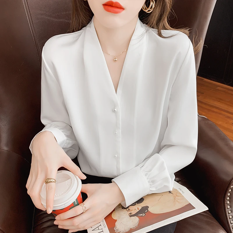 Chikichi 2021 Spring and Autumn New Korean Fashion and Elegant V-neck White Chiffon Long-sleeved Button Shirt Women
Chikichi 2021 Spring and Autumn New Korean Fashion and Elegant V-neck White Chiffon Long-sleeved Button Shirt Women